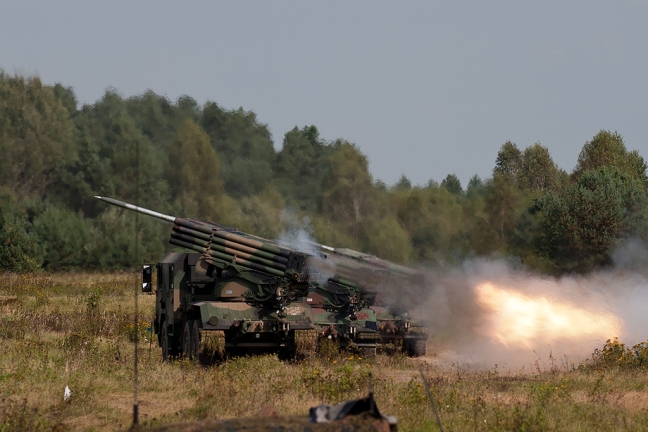 Wyrzutnie rakiet WR-40 Langusta w czasie strzelań / Źródło: anakonda.do.wp.mil.pl (domena publiczna)